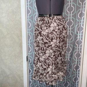 3/15🔥Brown & white floral skirt